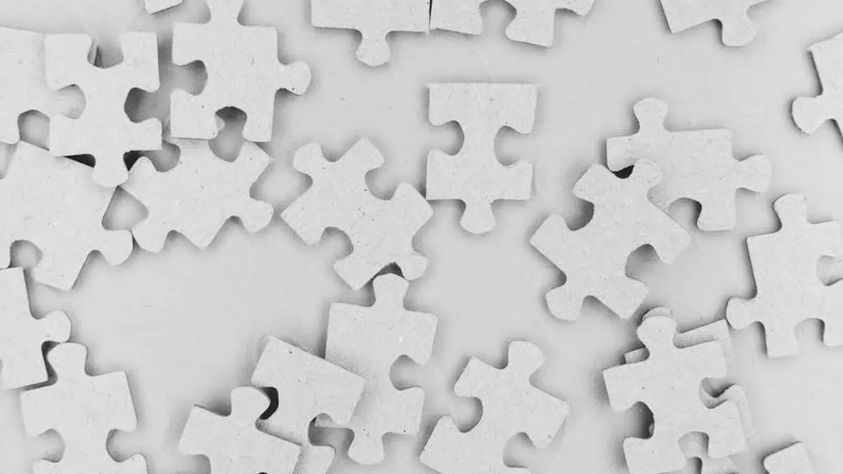 Jigsaw pieces to show finding the right brand partnership