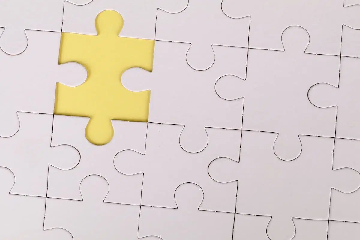 White jigsaw pieces with a yellow gap